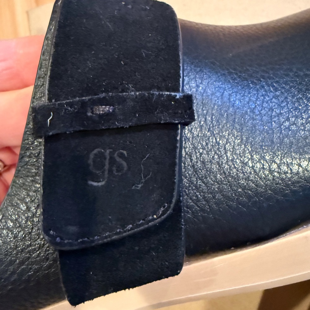 Henley Clog Gentle Souls by Kenneth Cole. Women’s black leather/suede. Size 6.5. - Picture 8 of 13